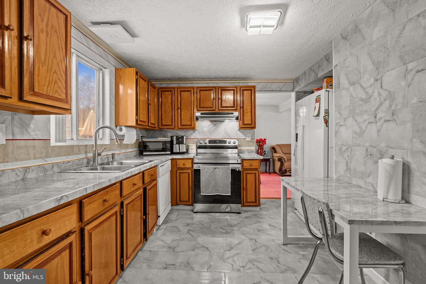 10283 LONG HILL CT, MANASSAS, Virginia 20110, 4 Bedrooms Bedrooms, ,2 BathroomsBathrooms,Residential,For sale,10283 LONG HILL CT,VAMN2009812 MLS # VAMN2009812