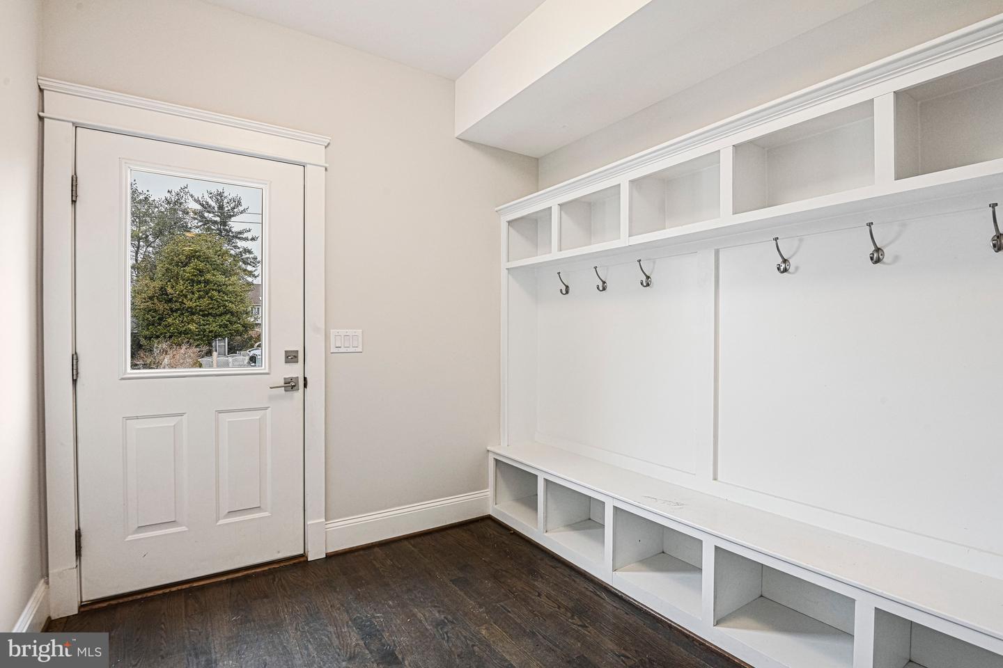 6447 TUCKER AVE, MCLEAN, Virginia 22101, 8 Bedrooms Bedrooms, ,6 BathroomsBathrooms,Residential,For sale,6447 TUCKER AVE,VAFX2288778 MLS # VAFX2288778 6447 TUCKER AVE, MCLEAN, Virginia 22101, 8 Bedrooms Bedrooms, ,6 BathroomsBathrooms,Residential,For sale,6447 TUCKER AVE,VAFX2288778 MLS # VAFX2288778