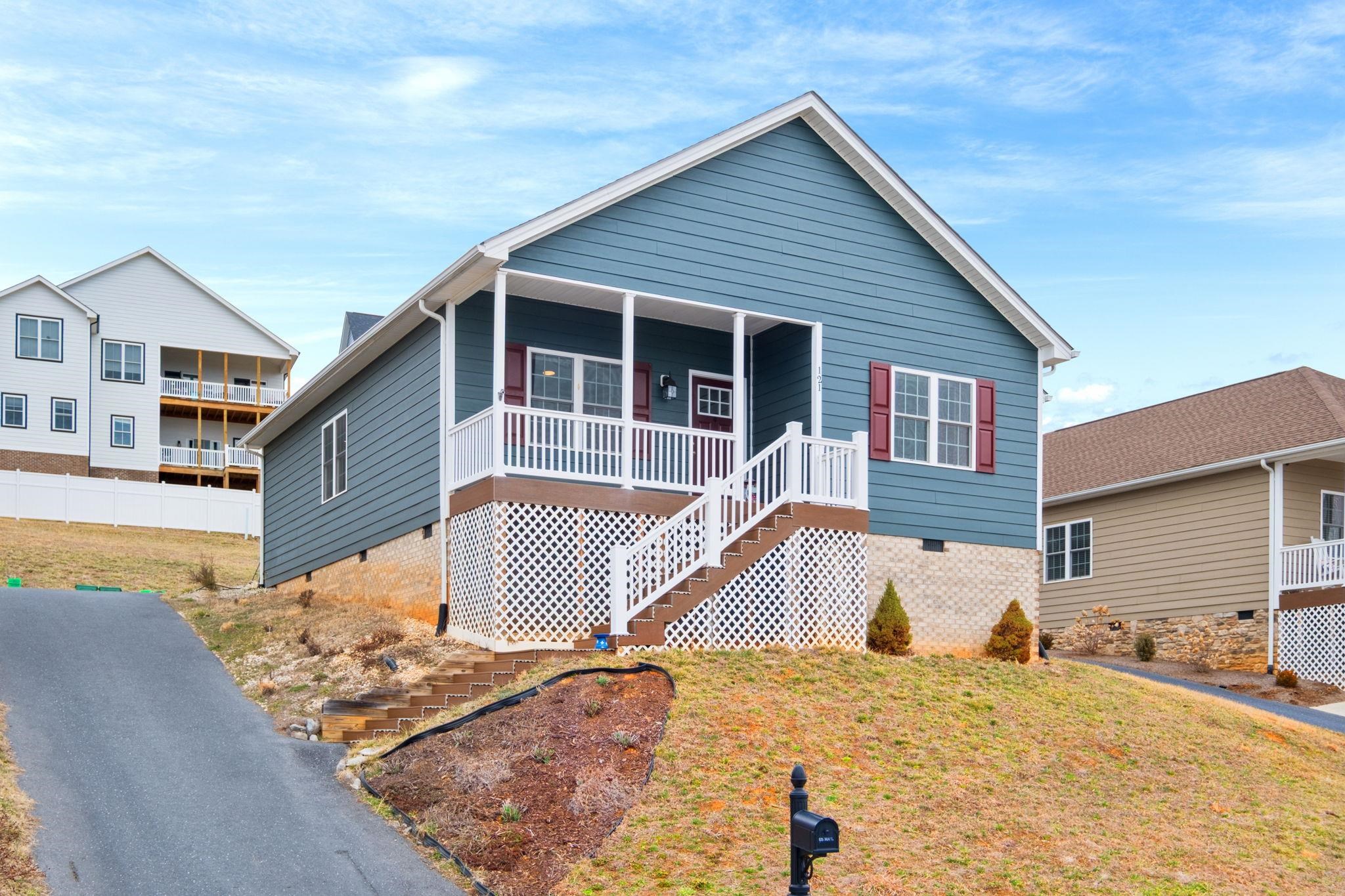 121 BEAUREGARD DR, STAUNTON, Virginia 24401, 3 Bedrooms Bedrooms, ,2 BathroomsBathrooms,Residential,121 BEAUREGARD DR,673861 MLS # 673861