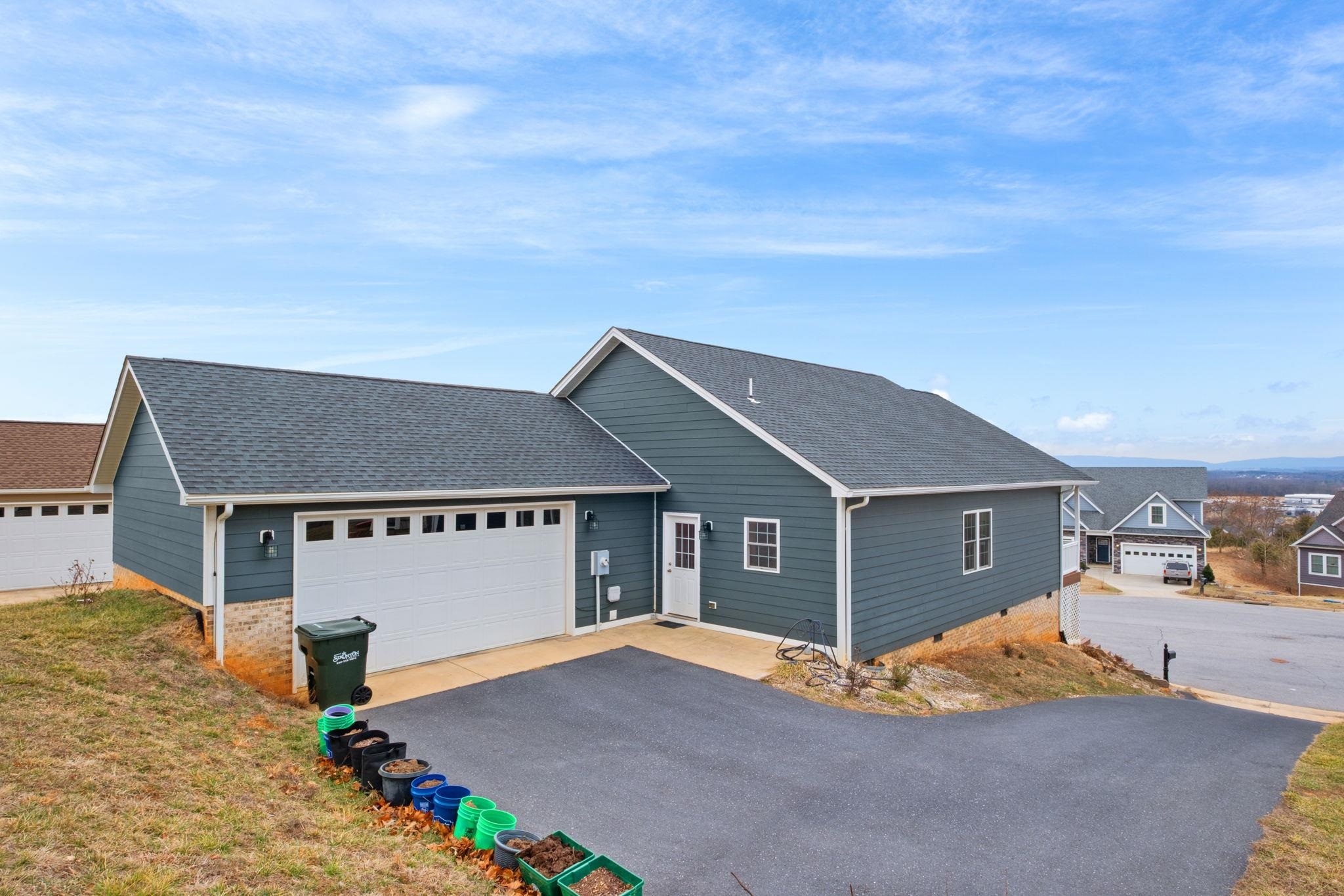 121 BEAUREGARD DR, STAUNTON, Virginia 24401, 3 Bedrooms Bedrooms, ,2 BathroomsBathrooms,Residential,121 BEAUREGARD DR,673861 MLS # 673861