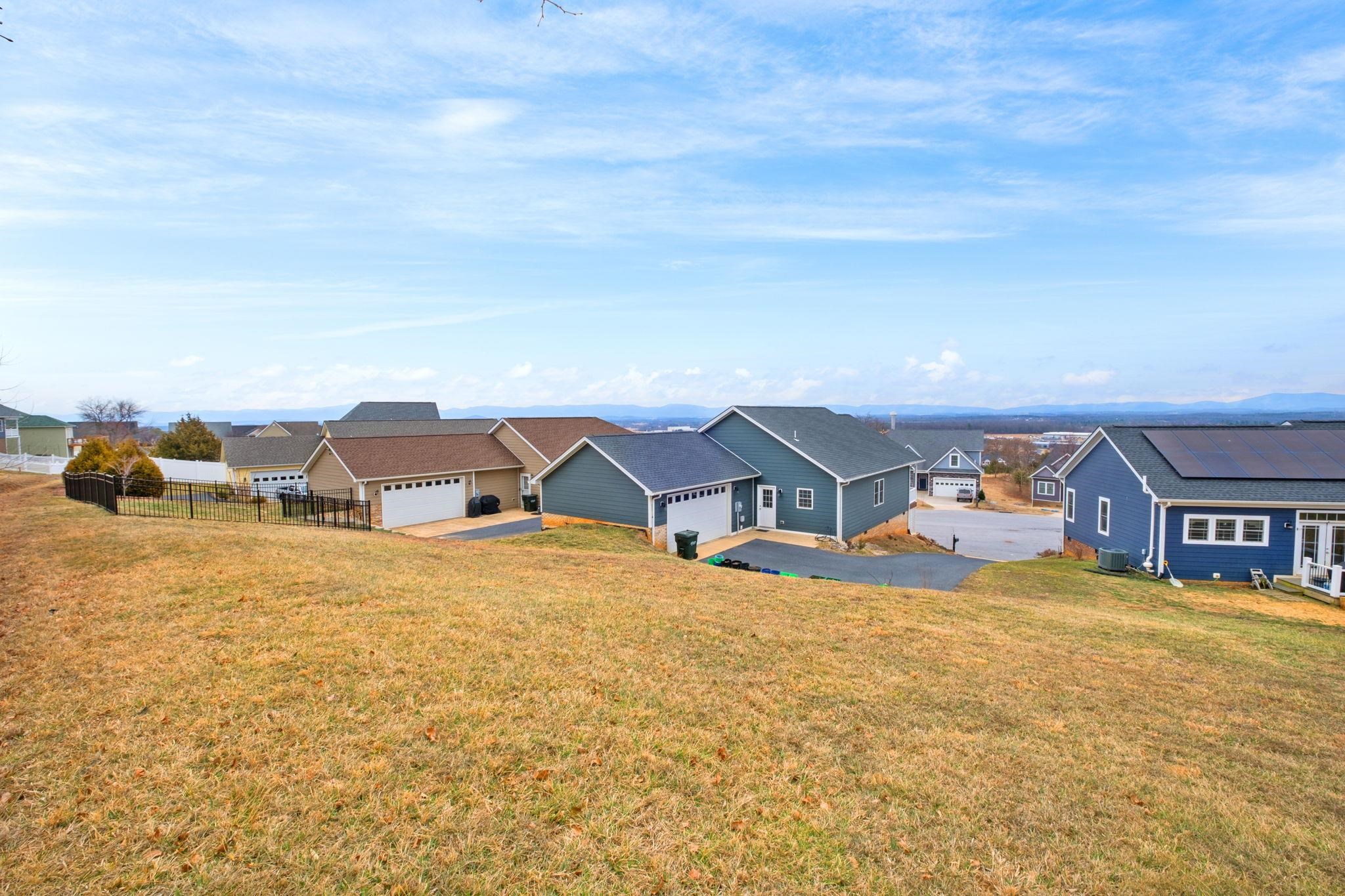 121 BEAUREGARD DR, STAUNTON, Virginia 24401, 3 Bedrooms Bedrooms, ,2 BathroomsBathrooms,Residential,121 BEAUREGARD DR,673861 MLS # 673861