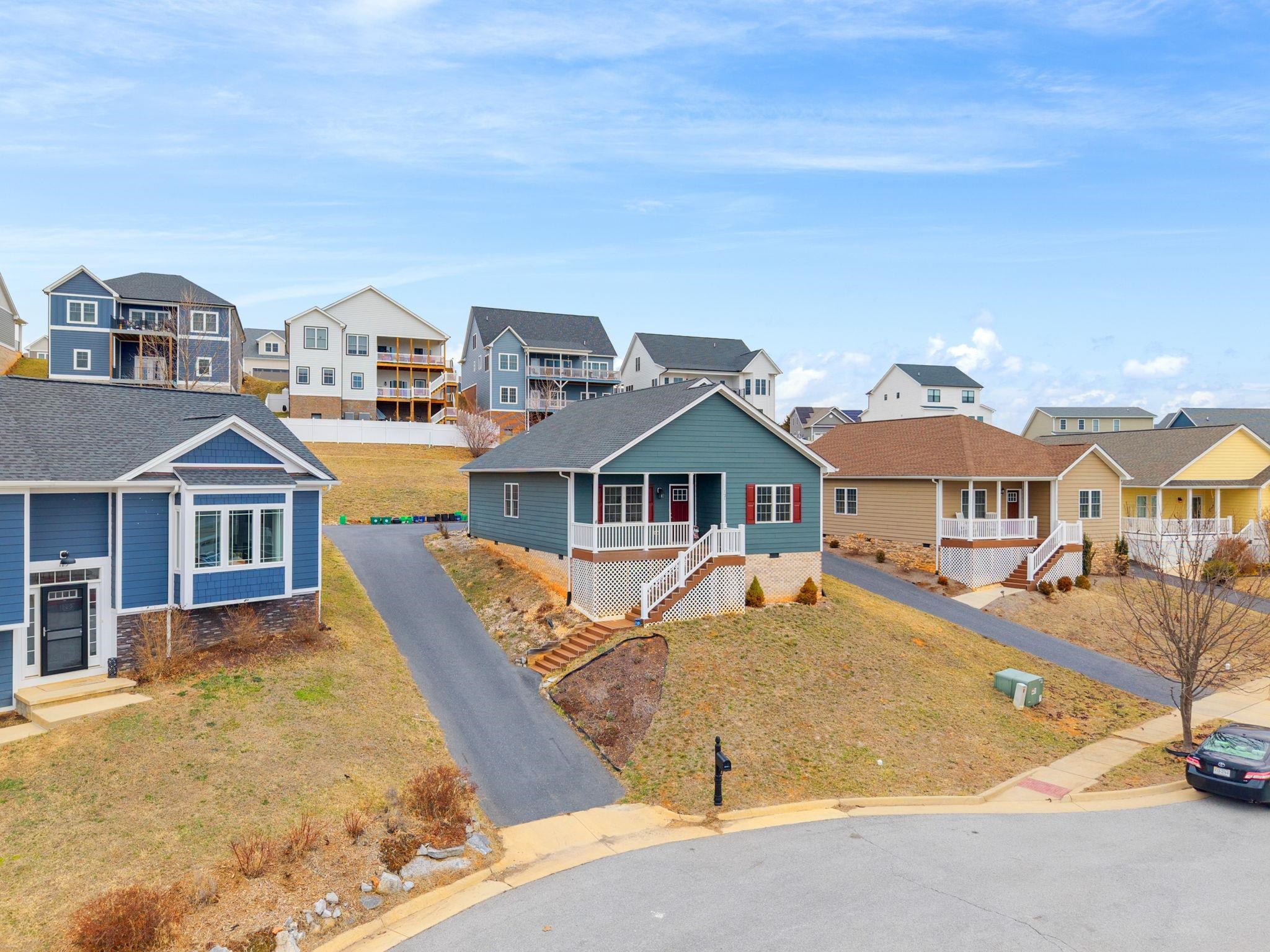 121 BEAUREGARD DR, STAUNTON, Virginia 24401, 3 Bedrooms Bedrooms, ,2 BathroomsBathrooms,Residential,121 BEAUREGARD DR,673861 MLS # 673861