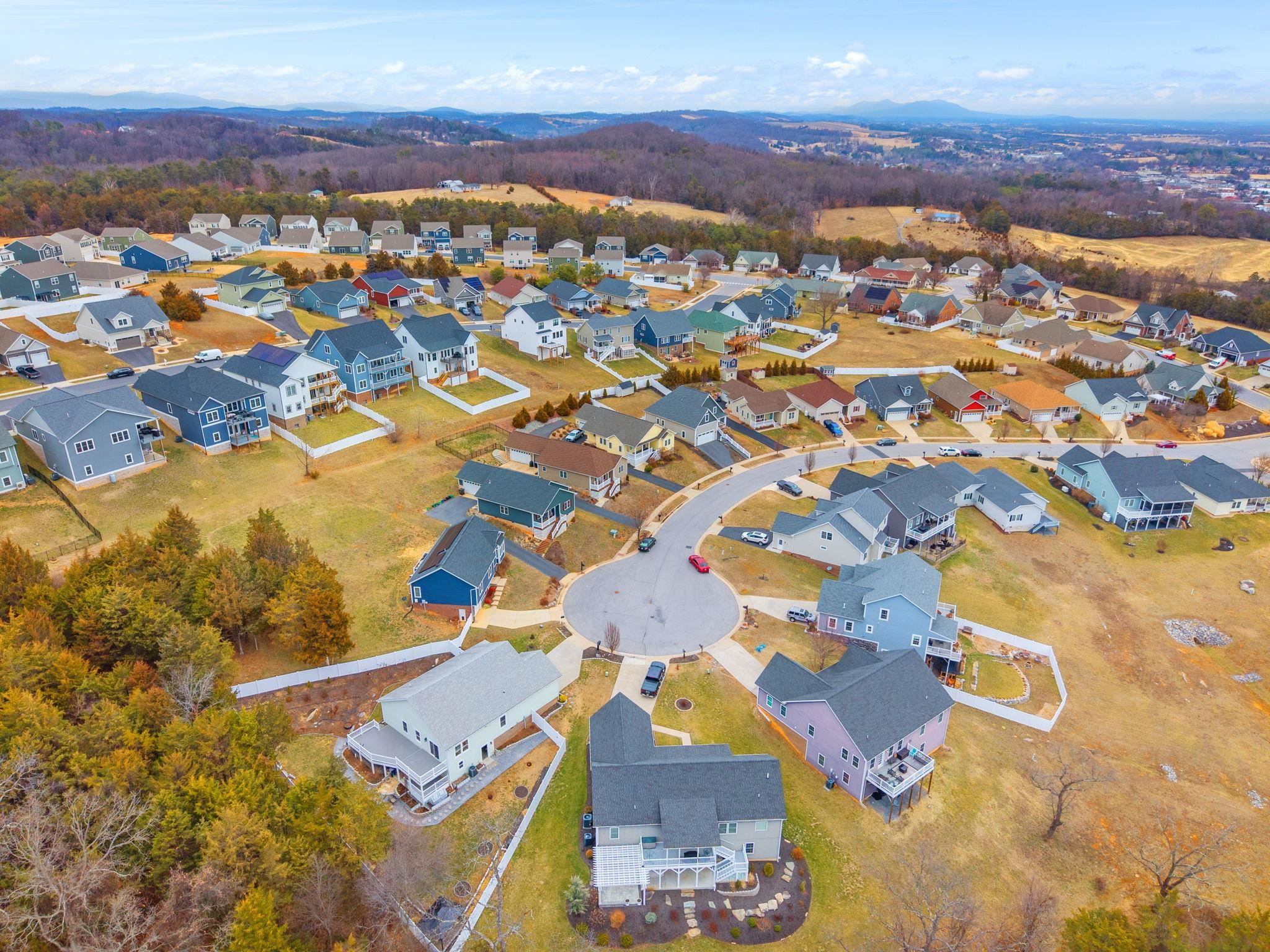 121 BEAUREGARD DR, STAUNTON, Virginia 24401, 3 Bedrooms Bedrooms, ,2 BathroomsBathrooms,Residential,121 BEAUREGARD DR,673861 MLS # 673861