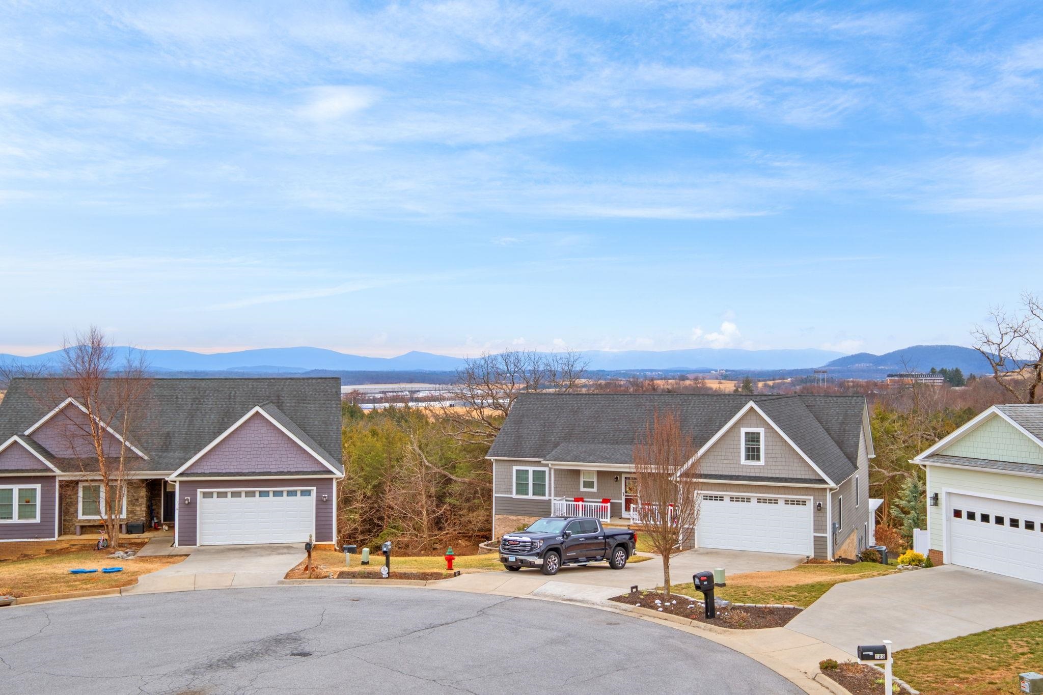 121 BEAUREGARD DR, STAUNTON, Virginia 24401, 3 Bedrooms Bedrooms, ,2 BathroomsBathrooms,Residential,121 BEAUREGARD DR,673861 MLS # 673861