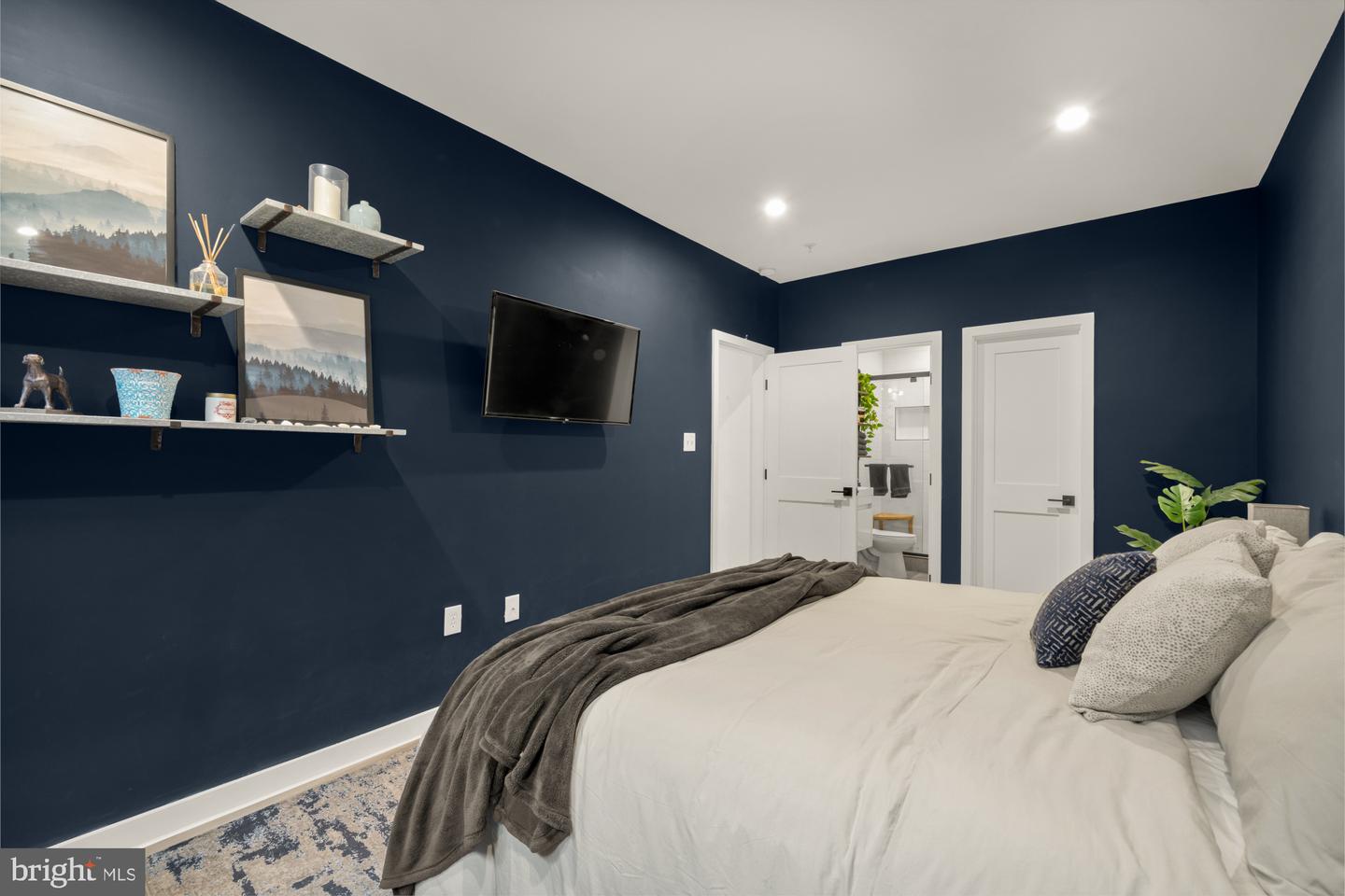 4816 3RD ST NW #2, WASHINGTON, District Of Columbia 20011, 2 Bedrooms Bedrooms, ,2 BathroomsBathrooms,Residential,For sale,4816 3RD ST NW #2,DCDC2245780 MLS # DCDC2245780