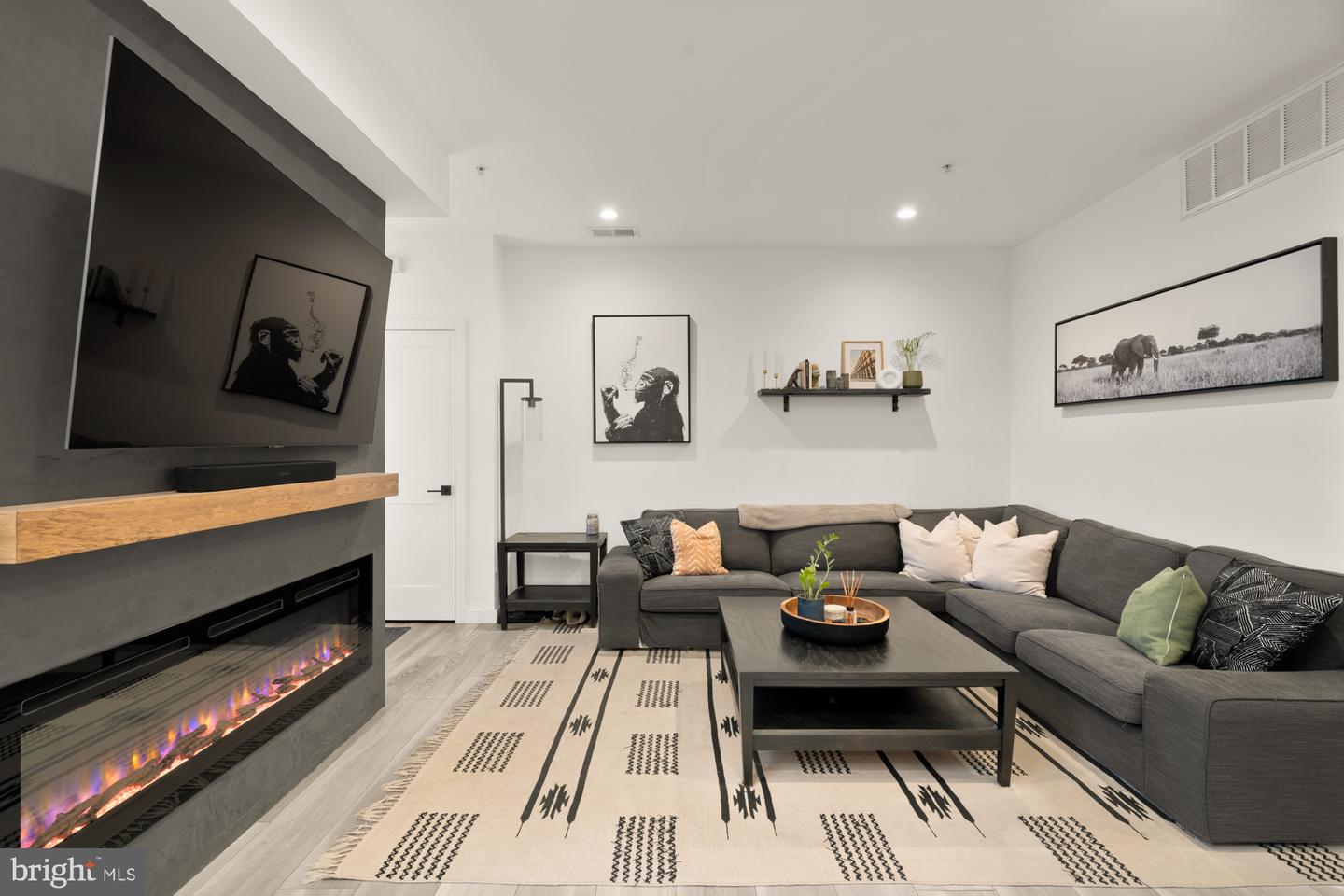 4816 3RD ST NW #2, WASHINGTON, District Of Columbia 20011, 2 Bedrooms Bedrooms, ,2 BathroomsBathrooms,Residential,For sale,4816 3RD ST NW #2,DCDC2245780 MLS # DCDC2245780