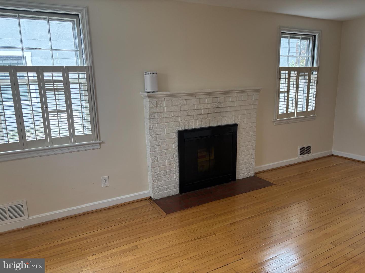 624 S 22ND ST S, ARLINGTON, Virginia 22202, 3 Bedrooms Bedrooms, 9 Rooms Rooms,2 BathroomsBathrooms,Residential,For sale,624 S 22ND ST S,VAAR2069180 MLS # VAAR2069180