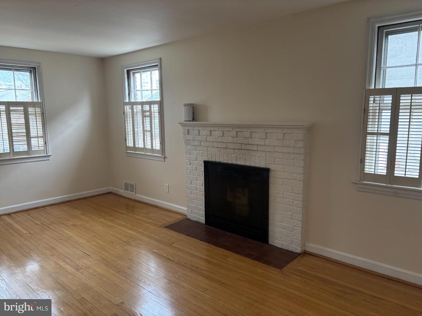 624 S 22ND ST S, ARLINGTON, Virginia 22202, 3 Bedrooms Bedrooms, 9 Rooms Rooms,2 BathroomsBathrooms,Residential,For sale,624 S 22ND ST S,VAAR2069180 MLS # VAAR2069180