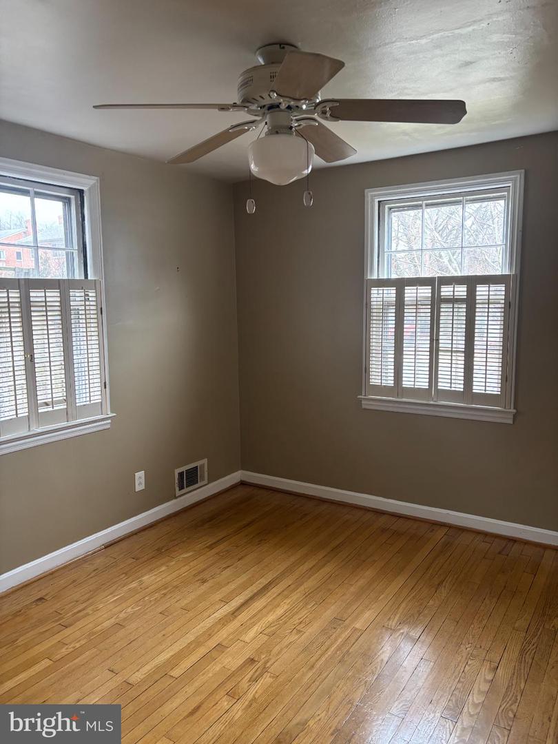 624 S 22ND ST S, ARLINGTON, Virginia 22202, 3 Bedrooms Bedrooms, 9 Rooms Rooms,2 BathroomsBathrooms,Residential,For sale,624 S 22ND ST S,VAAR2069180 MLS # VAAR2069180