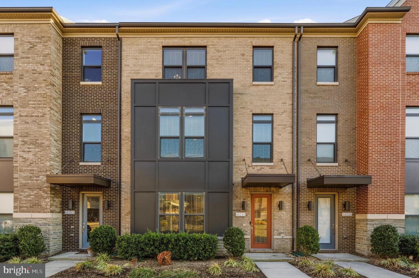 44740 ROOSEVELT SQ, ASHBURN, Virginia 20147, 3 Bedrooms Bedrooms, ,2 BathroomsBathrooms,Residential,For sale,44740 ROOSEVELT SQ,VALO2116804 MLS # VALO2116804