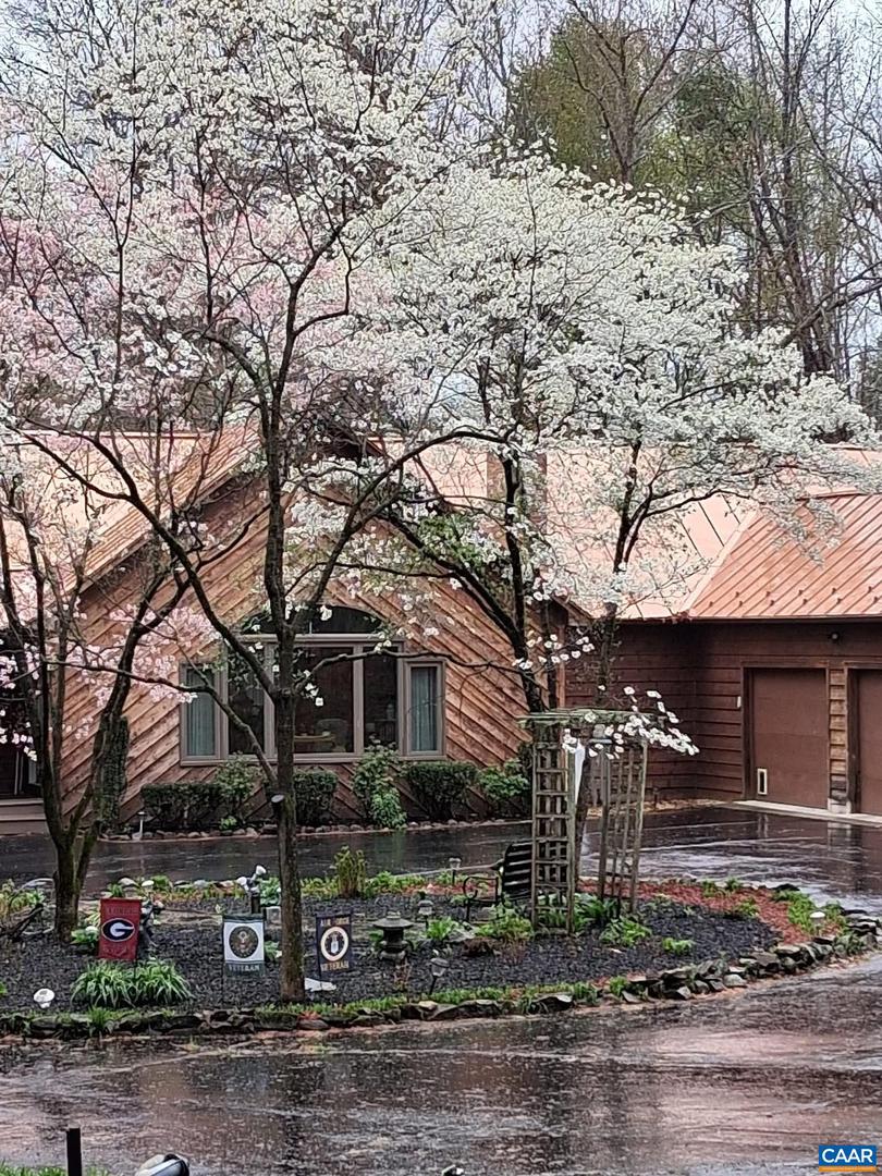 669 JAMES RIVER RD, SCOTTSVILLE, Virginia 24590, 4 Bedrooms Bedrooms, ,3 BathroomsBathrooms,Residential,For sale,669 JAMES RIVER RD,673842 MLS # 673842 669 JAMES RIVER RD, SCOTTSVILLE, Virginia 24590, 4 Bedrooms Bedrooms, ,3 BathroomsBathrooms,Residential,For sale,669 JAMES RIVER RD,673842 MLS # 673842