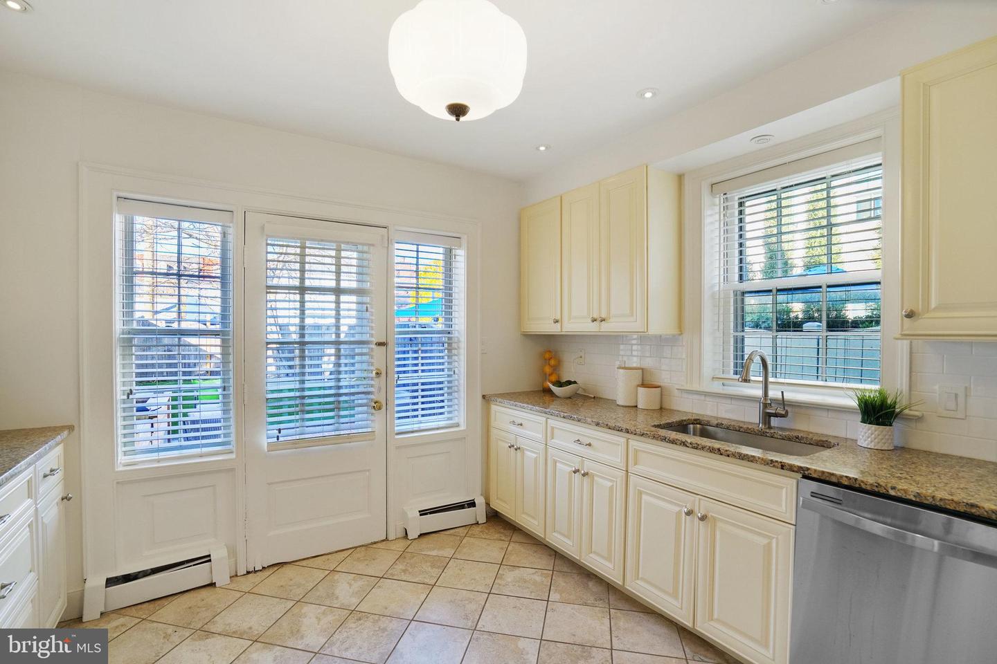 625 S SAINT ASAPH ST, ALEXANDRIA, Virginia 22314, 3 Bedrooms Bedrooms, ,2 BathroomsBathrooms,Residential,For sale,625 S SAINT ASAPH ST,VAAX2054672 MLS # VAAX2054672