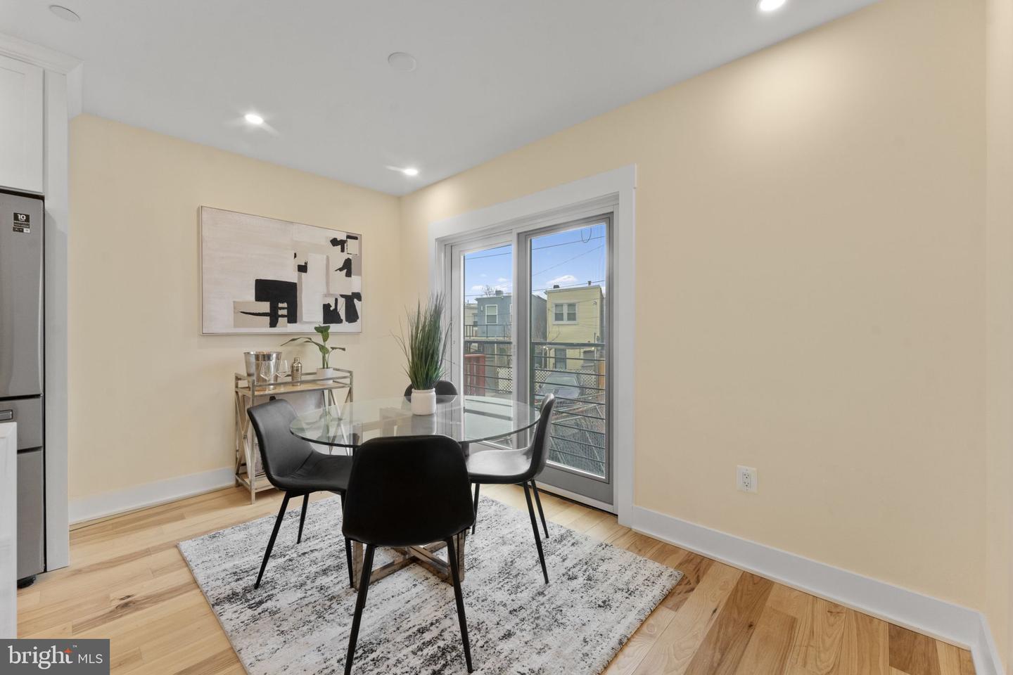 521 FLORIDA AVE NE #1, WASHINGTON, District Of Columbia 20002, 2 Bedrooms Bedrooms, ,2 BathroomsBathrooms,Residential,For sale,521 FLORIDA AVE NE #1,DCDC2248518 MLS # DCDC2248518