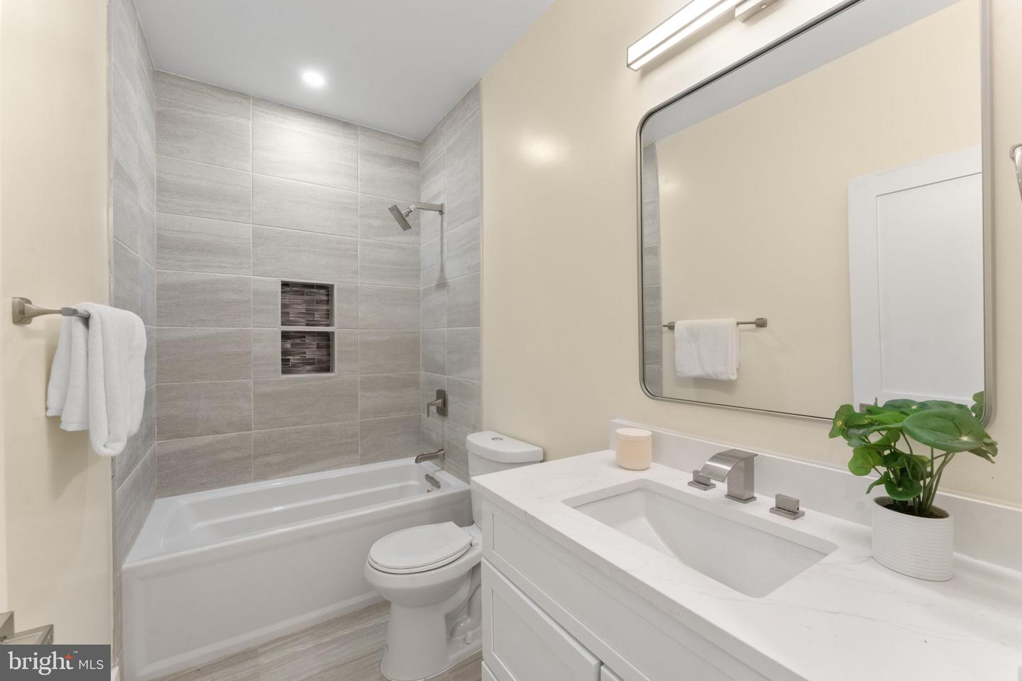 521 FLORIDA AVE NE #1, WASHINGTON, District Of Columbia 20002, 2 Bedrooms Bedrooms, ,2 BathroomsBathrooms,Residential,For sale,521 FLORIDA AVE NE #1,DCDC2248518 MLS # DCDC2248518