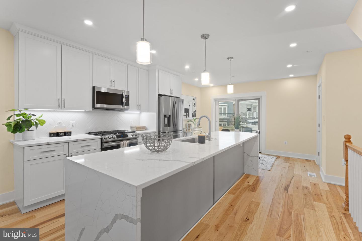 521 FLORIDA AVE NE #1, WASHINGTON, District Of Columbia 20002, 2 Bedrooms Bedrooms, ,2 BathroomsBathrooms,Residential,For sale,521 FLORIDA AVE NE #1,DCDC2248518 MLS # DCDC2248518