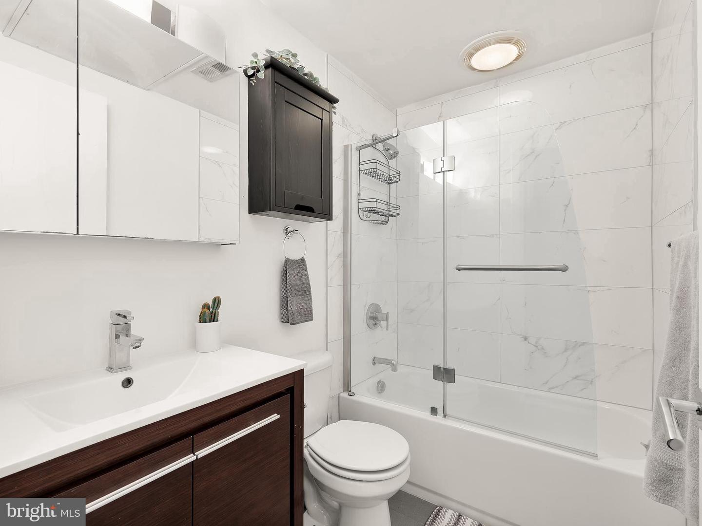 3511 13TH ST NW #404, WASHINGTON, District Of Columbia 20010, 2 Bedrooms Bedrooms, ,1 BathroomBathrooms,Residential,For sale,3511 13TH ST NW #404,DCDC2183882 MLS # DCDC2183882