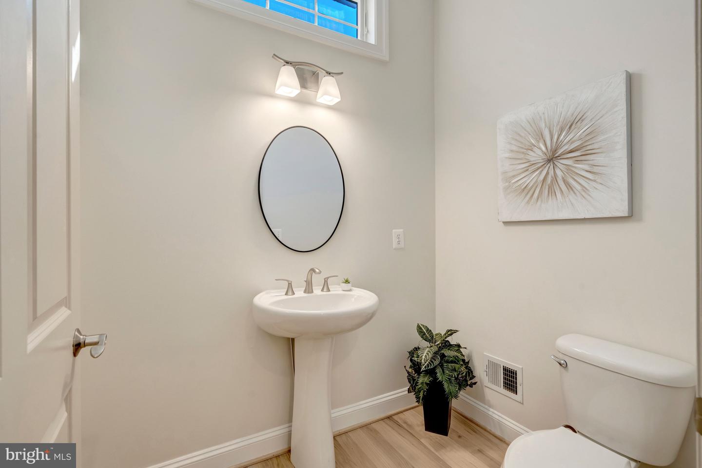 1318 KURTZ RD, MCLEAN, Virginia 22101, 6 Bedrooms Bedrooms, ,5 BathroomsBathrooms,Residential,For sale,1318 KURTZ RD,VAFX2274188 MLS # VAFX2274188