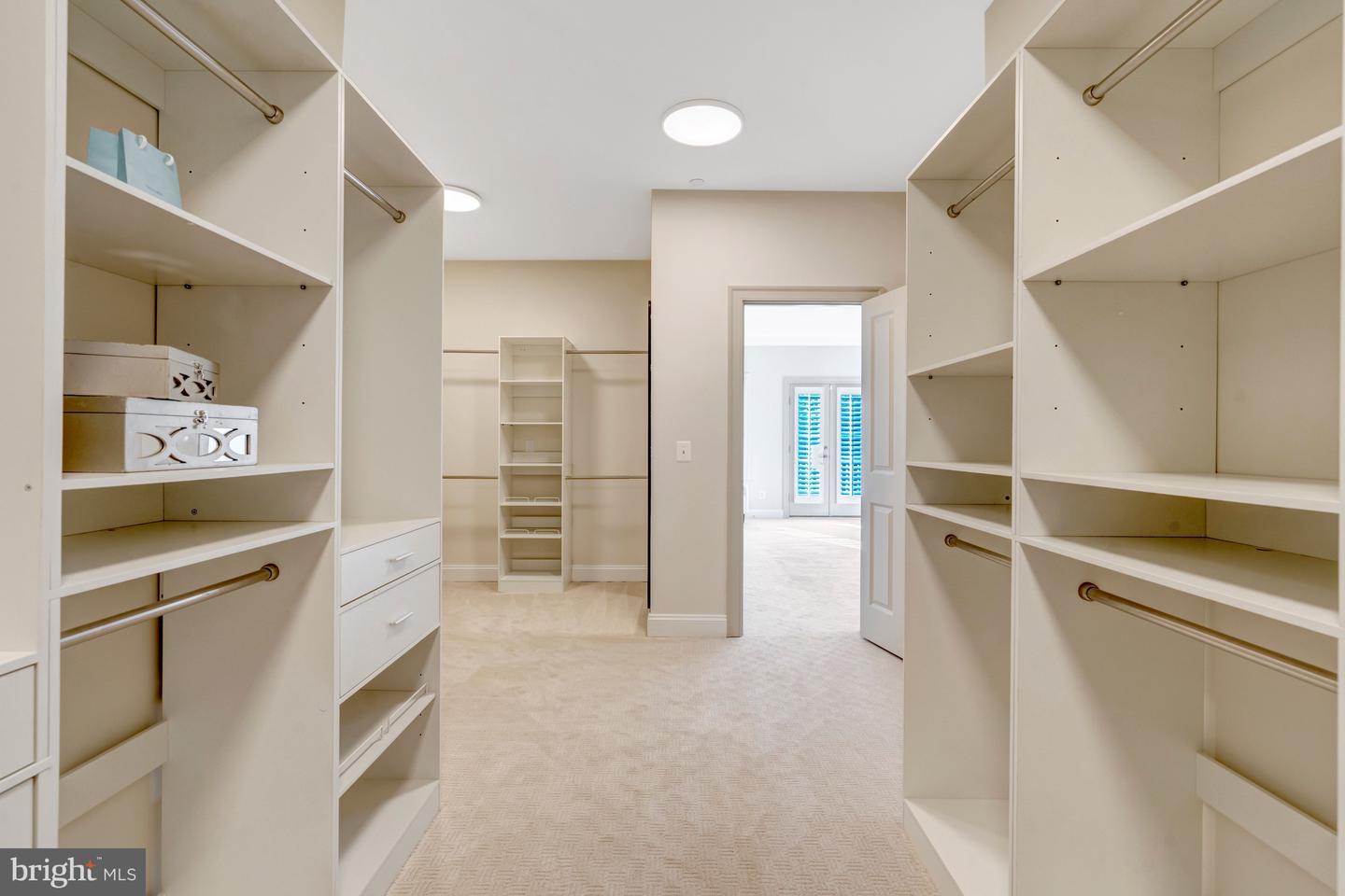 1318 KURTZ RD, MCLEAN, Virginia 22101, 6 Bedrooms Bedrooms, ,5 BathroomsBathrooms,Residential,For sale,1318 KURTZ RD,VAFX2274188 MLS # VAFX2274188