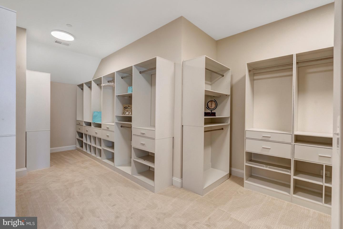 1318 KURTZ RD, MCLEAN, Virginia 22101, 6 Bedrooms Bedrooms, ,5 BathroomsBathrooms,Residential,For sale,1318 KURTZ RD,VAFX2274188 MLS # VAFX2274188