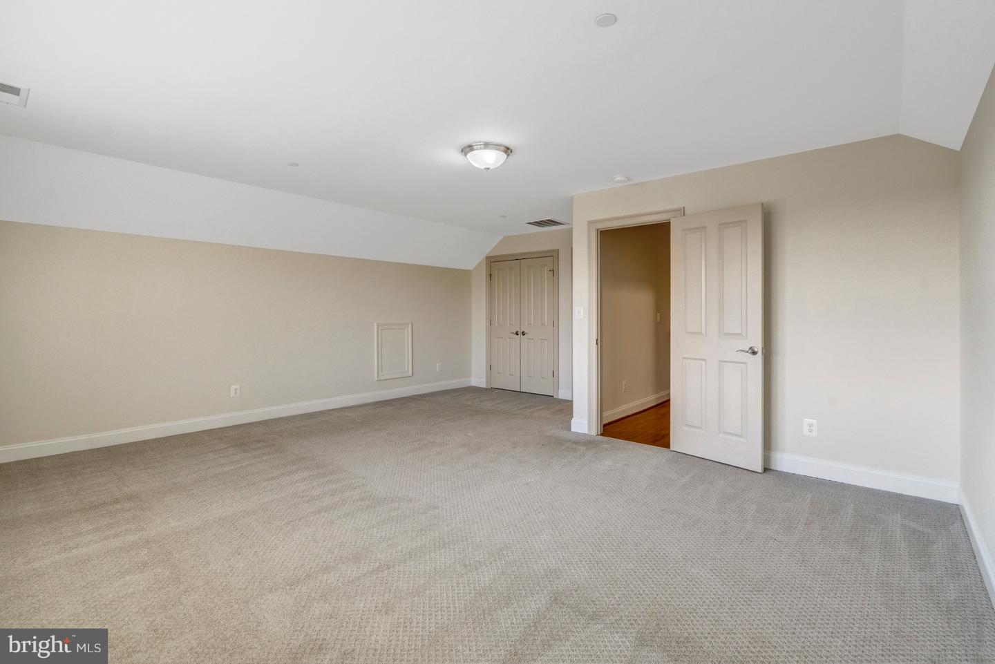 1318 KURTZ RD, MCLEAN, Virginia 22101, 6 Bedrooms Bedrooms, ,5 BathroomsBathrooms,Residential,For sale,1318 KURTZ RD,VAFX2274188 MLS # VAFX2274188