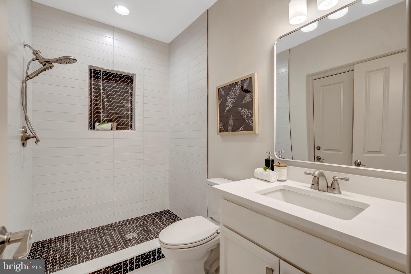 1318 KURTZ RD, MCLEAN, Virginia 22101, 6 Bedrooms Bedrooms, ,5 BathroomsBathrooms,Residential,For sale,1318 KURTZ RD,VAFX2274188 MLS # VAFX2274188