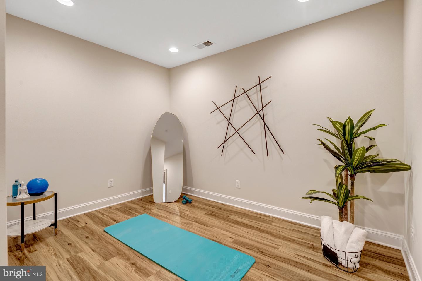 1318 KURTZ RD, MCLEAN, Virginia 22101, 6 Bedrooms Bedrooms, ,5 BathroomsBathrooms,Residential,For sale,1318 KURTZ RD,VAFX2274188 MLS # VAFX2274188