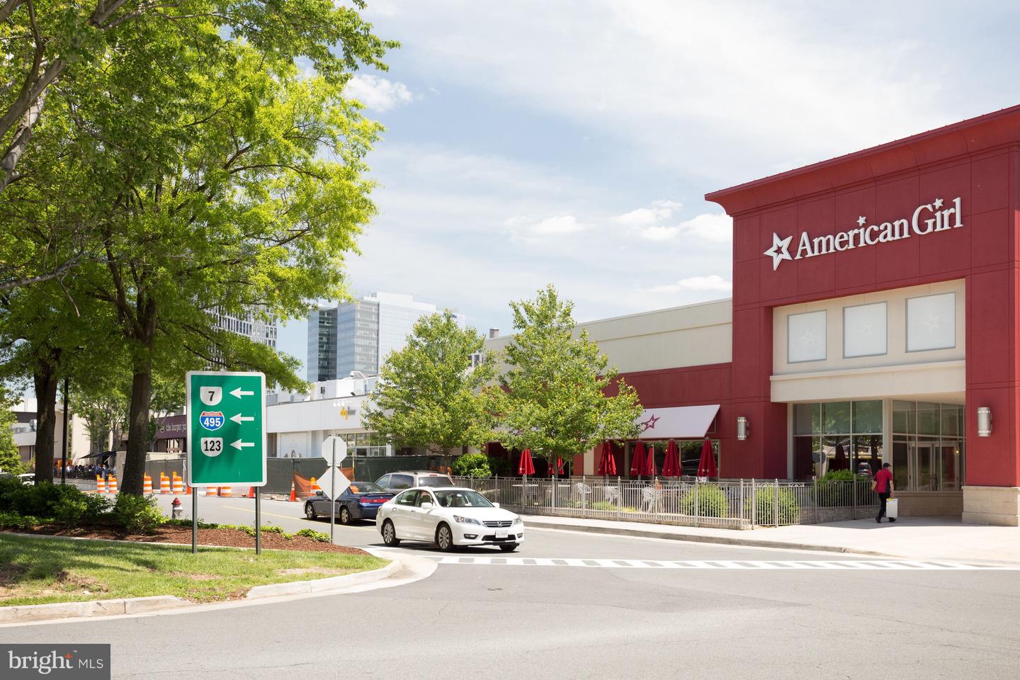 1318 KURTZ RD, MCLEAN, Virginia 22101, 6 Bedrooms Bedrooms, ,5 BathroomsBathrooms,Residential,For sale,1318 KURTZ RD,VAFX2274188 MLS # VAFX2274188