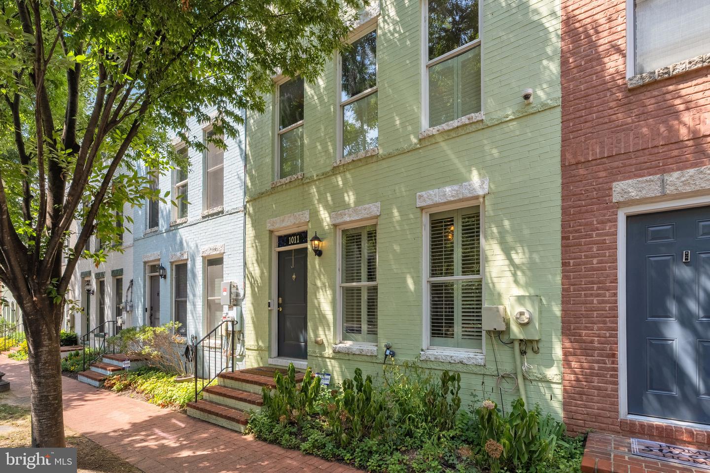 1011 3RD PL SE, WASHINGTON, District Of Columbia 20003, 4 Bedrooms Bedrooms, ,3 BathroomsBathrooms,Residential,For sale,1011 3RD PL SE,DCDC2234148 MLS # DCDC2234148 1011 3RD PL SE, WASHINGTON, District Of Columbia 20003, 4 Bedrooms Bedrooms, ,3 BathroomsBathrooms,Residential,For sale,1011 3RD PL SE,DCDC2234148 MLS # DCDC2234148