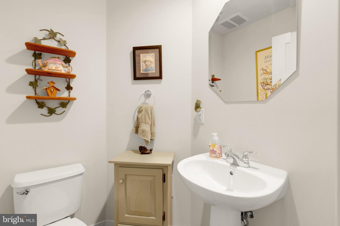 1011 3RD PL SE, WASHINGTON, District Of Columbia 20003, 4 Bedrooms Bedrooms, ,3 BathroomsBathrooms,Residential,For sale,1011 3RD PL SE,DCDC2234148 MLS # DCDC2234148 1011 3RD PL SE, WASHINGTON, District Of Columbia 20003, 4 Bedrooms Bedrooms, ,3 BathroomsBathrooms,Residential,For sale,1011 3RD PL SE,DCDC2234148 MLS # DCDC2234148