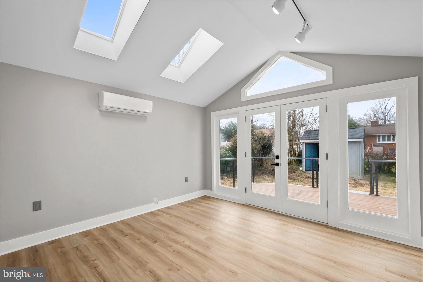 5401 FERNDALE ST, SPRINGFIELD, Virginia 22151, 4 Bedrooms Bedrooms, ,2 BathroomsBathrooms,Residential,For sale,5401 FERNDALE ST,VAFX2282776 MLS # VAFX2282776