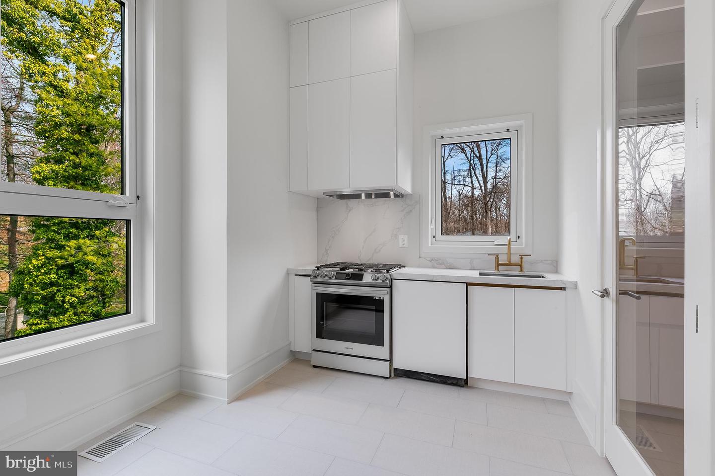 8757 BROOK ROAD, MCLEAN, Virginia 22102, 6 Bedrooms Bedrooms, ,6 BathroomsBathrooms,Residential,For sale,8757 BROOK ROAD,VAFX2283626 MLS # VAFX2283626 8757 BROOK ROAD, MCLEAN, Virginia 22102, 6 Bedrooms Bedrooms, ,6 BathroomsBathrooms,Residential,For sale,8757 BROOK ROAD,VAFX2283626 MLS # VAFX2283626