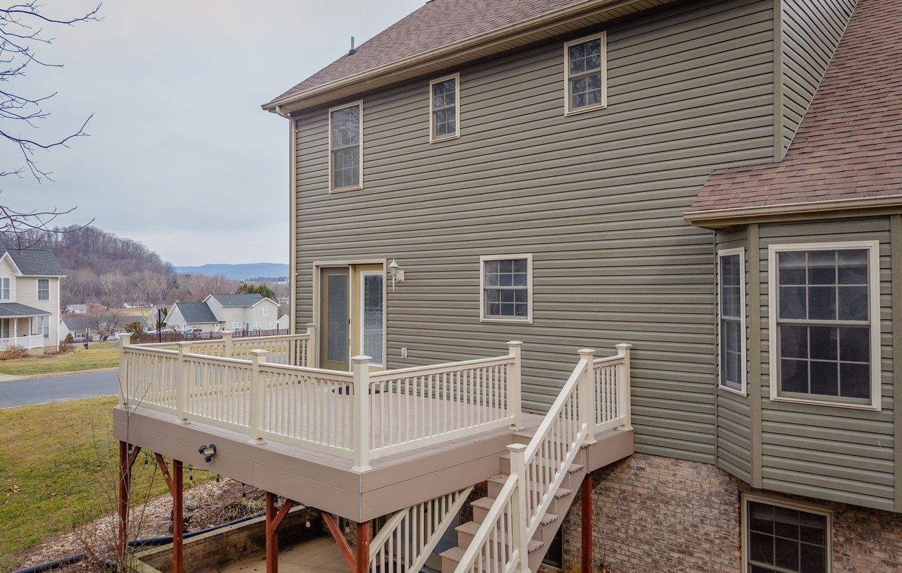 *vinyl railing with steps that lead to patio