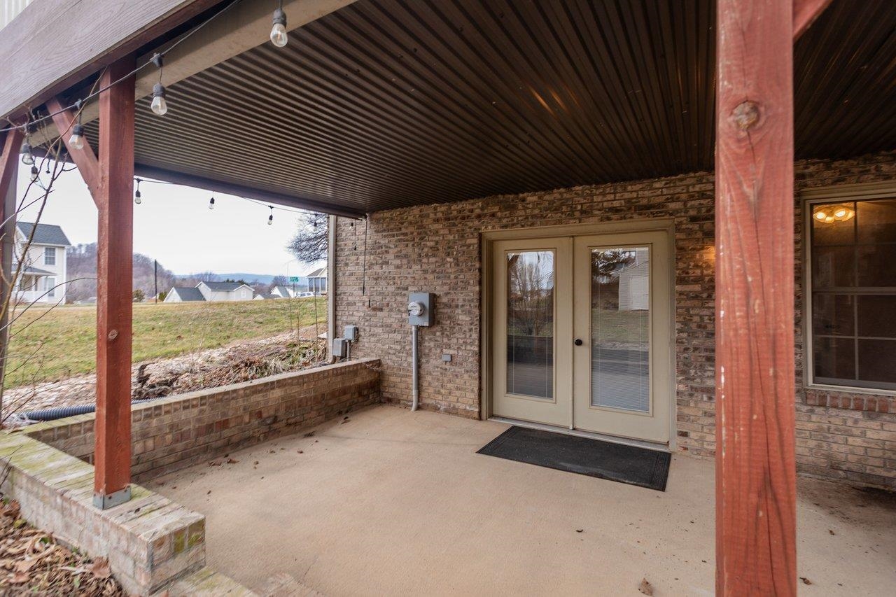 *so much space for outdoor entertainment