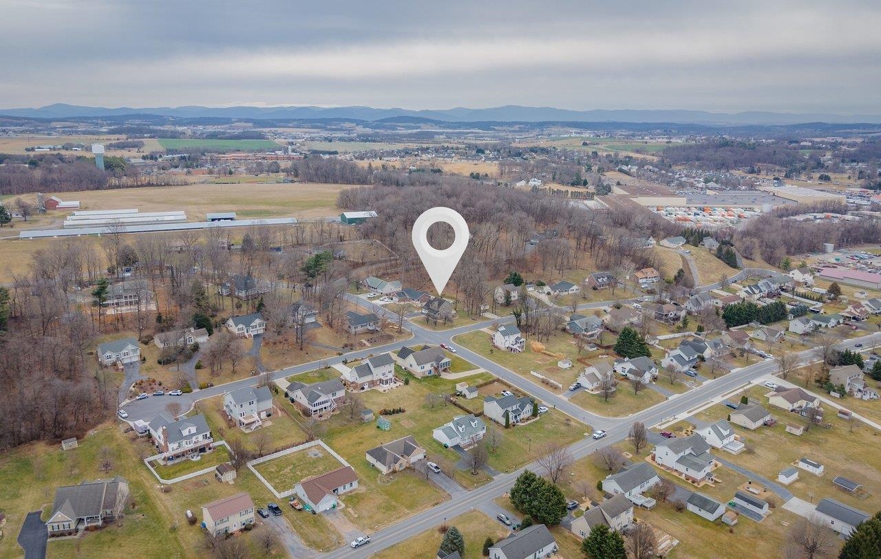 4039 CANNERY WOODS DR, BRIDGEWATER, Virginia 22812, 4 Bedrooms Bedrooms, ,3 BathroomsBathrooms,Residential,4 Bedrooms - 3.5 Baths - Finished Walkout Basement,4039 CANNERY WOODS DR,673868 MLS # 673868