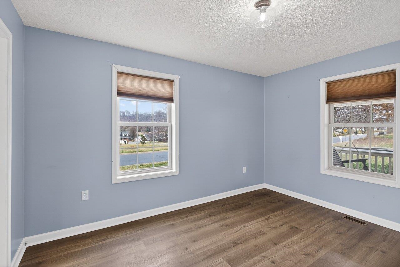 4039 CANNERY WOODS DR, BRIDGEWATER, Virginia 22812, 4 Bedrooms Bedrooms, ,3 BathroomsBathrooms,Residential,4 Bedrooms - 3.5 Baths - Finished Walkout Basement,4039 CANNERY WOODS DR,673868 MLS # 673868