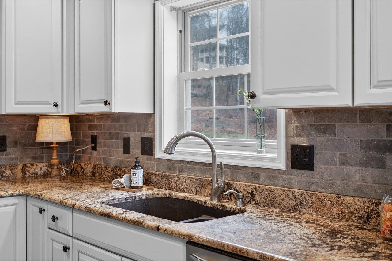 4039 CANNERY WOODS DR, BRIDGEWATER, Virginia 22812, 4 Bedrooms Bedrooms, ,3 BathroomsBathrooms,Residential,4 Bedrooms - 3.5 Baths - Finished Walkout Basement,4039 CANNERY WOODS DR,673868 MLS # 673868