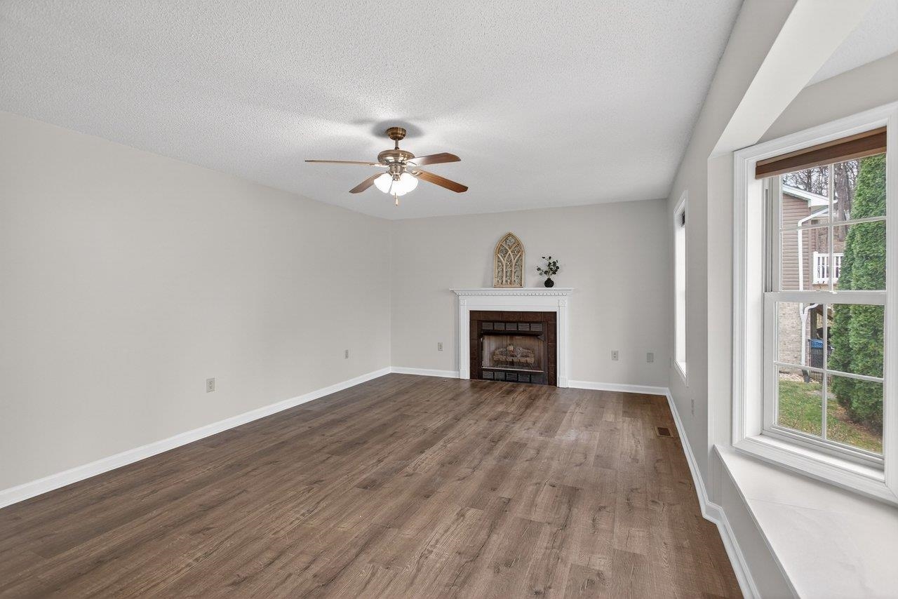 4039 CANNERY WOODS DR, BRIDGEWATER, Virginia 22812, 4 Bedrooms Bedrooms, ,3 BathroomsBathrooms,Residential,4 Bedrooms - 3.5 Baths - Finished Walkout Basement,4039 CANNERY WOODS DR,673868 MLS # 673868