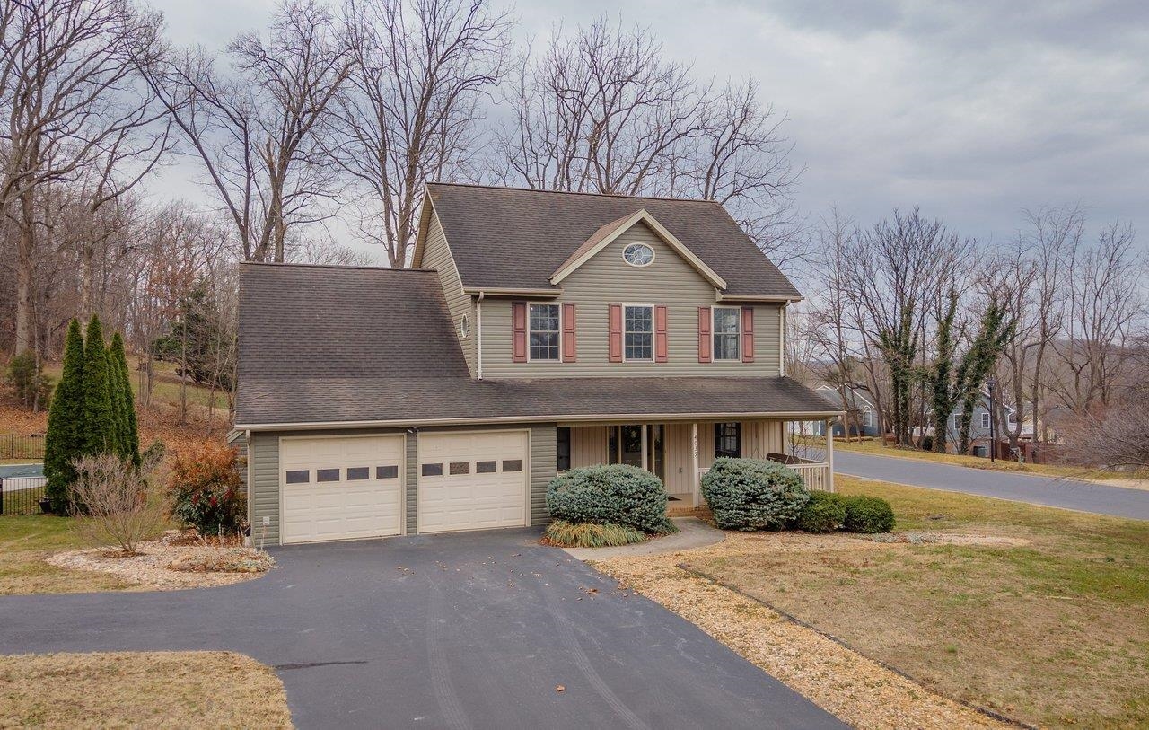 4039 CANNERY WOODS DR, BRIDGEWATER, Virginia 22812, 4 Bedrooms Bedrooms, ,3 BathroomsBathrooms,Residential,4 Bedrooms - 3.5 Baths - Finished Walkout Basement,4039 CANNERY WOODS DR,673868 MLS # 673868