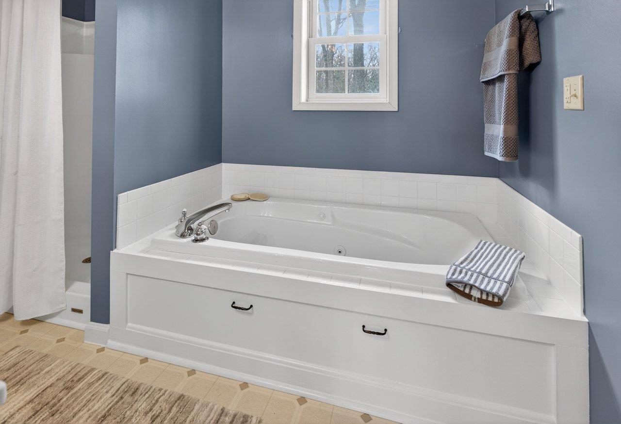 4039 CANNERY WOODS DR, BRIDGEWATER, Virginia 22812, 4 Bedrooms Bedrooms, ,3 BathroomsBathrooms,Residential,4 Bedrooms - 3.5 Baths - Finished Walkout Basement,4039 CANNERY WOODS DR,673868 MLS # 673868