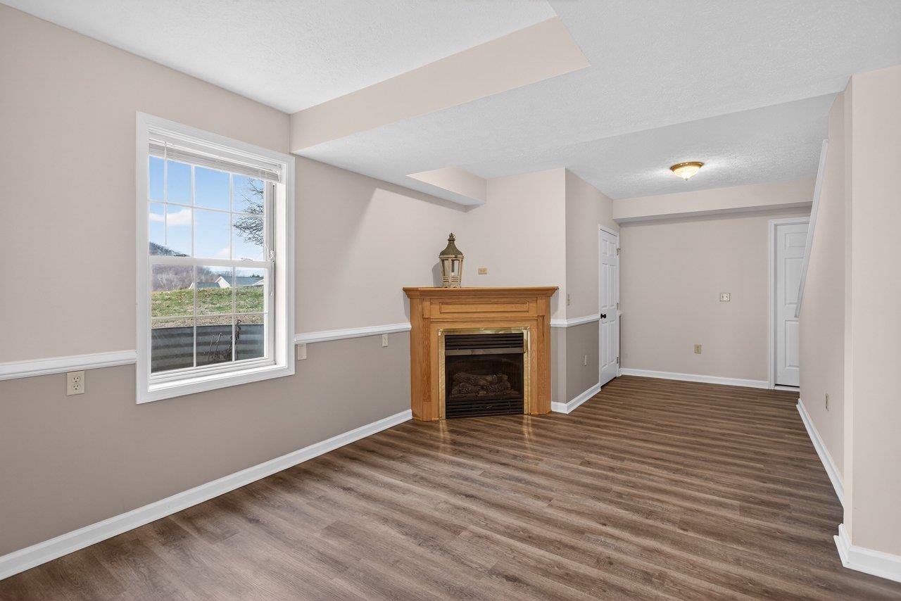 4039 CANNERY WOODS DR, BRIDGEWATER, Virginia 22812, 4 Bedrooms Bedrooms, ,3 BathroomsBathrooms,Residential,4 Bedrooms - 3.5 Baths - Finished Walkout Basement,4039 CANNERY WOODS DR,673868 MLS # 673868