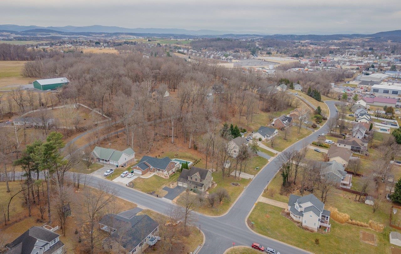 4039 CANNERY WOODS DR, BRIDGEWATER, Virginia 22812, 4 Bedrooms Bedrooms, ,3 BathroomsBathrooms,Residential,4 Bedrooms - 3.5 Baths - Finished Walkout Basement,4039 CANNERY WOODS DR,673868 MLS # 673868