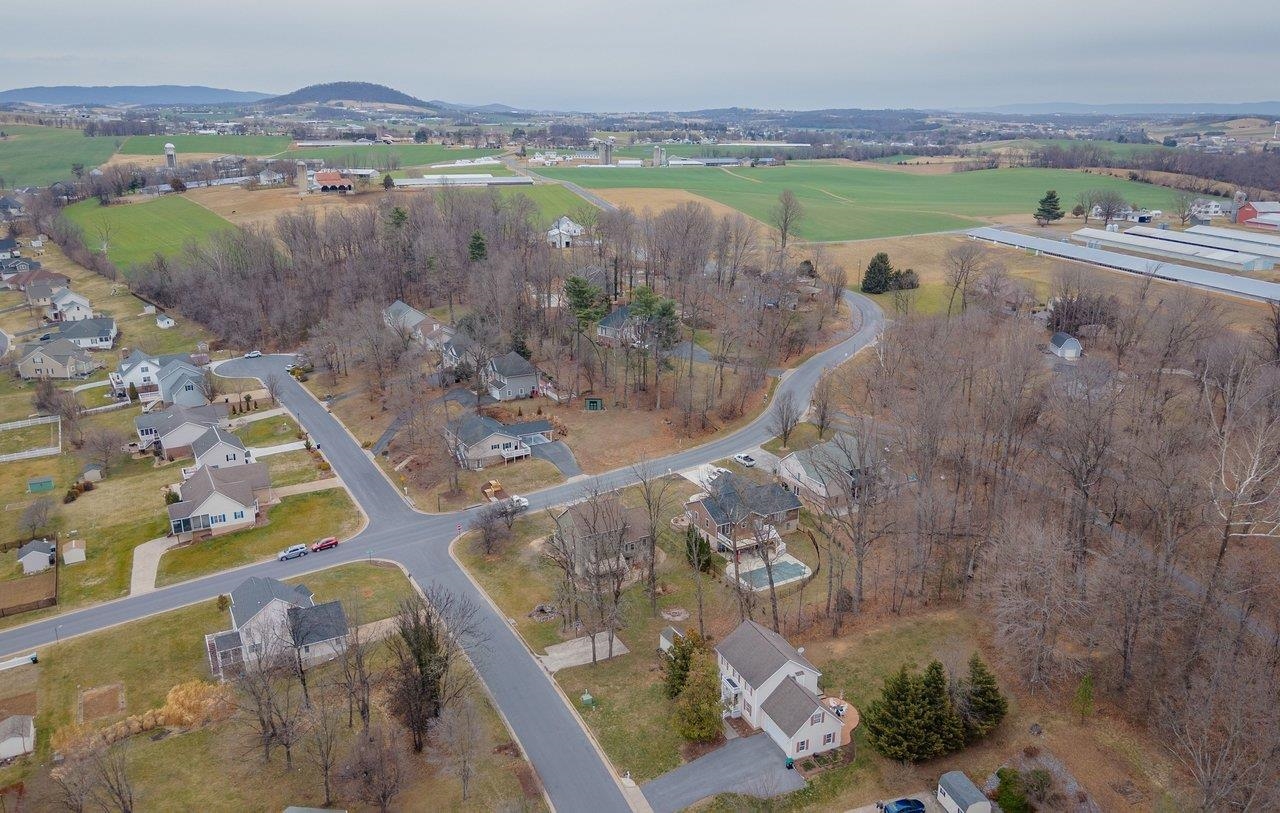 4039 CANNERY WOODS DR, BRIDGEWATER, Virginia 22812, 4 Bedrooms Bedrooms, ,3 BathroomsBathrooms,Residential,4 Bedrooms - 3.5 Baths - Finished Walkout Basement,4039 CANNERY WOODS DR,673868 MLS # 673868