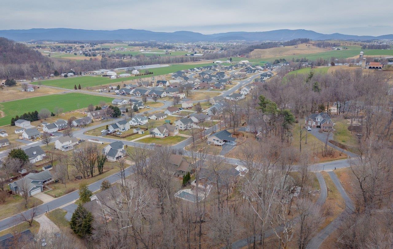 4039 CANNERY WOODS DR, BRIDGEWATER, Virginia 22812, 4 Bedrooms Bedrooms, ,3 BathroomsBathrooms,Residential,4 Bedrooms - 3.5 Baths - Finished Walkout Basement,4039 CANNERY WOODS DR,673868 MLS # 673868