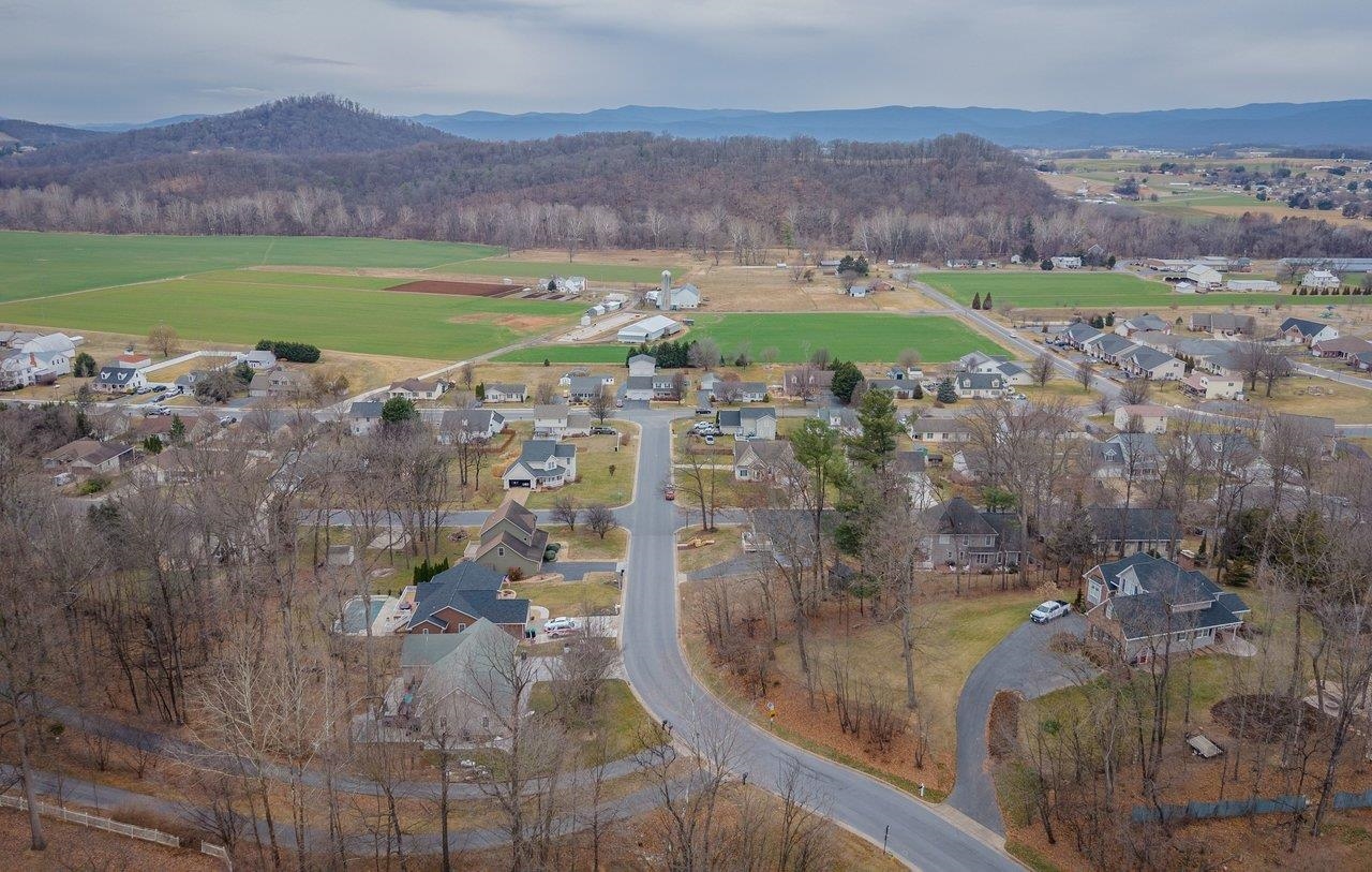 4039 CANNERY WOODS DR, BRIDGEWATER, Virginia 22812, 4 Bedrooms Bedrooms, ,3 BathroomsBathrooms,Residential,4 Bedrooms - 3.5 Baths - Finished Walkout Basement,4039 CANNERY WOODS DR,673868 MLS # 673868