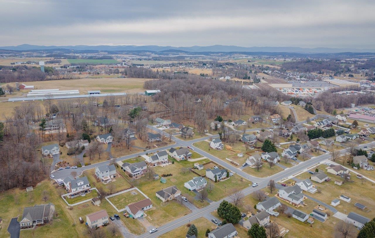 4039 CANNERY WOODS DR, BRIDGEWATER, Virginia 22812, 4 Bedrooms Bedrooms, ,3 BathroomsBathrooms,Residential,4 Bedrooms - 3.5 Baths - Finished Walkout Basement,4039 CANNERY WOODS DR,673868 MLS # 673868