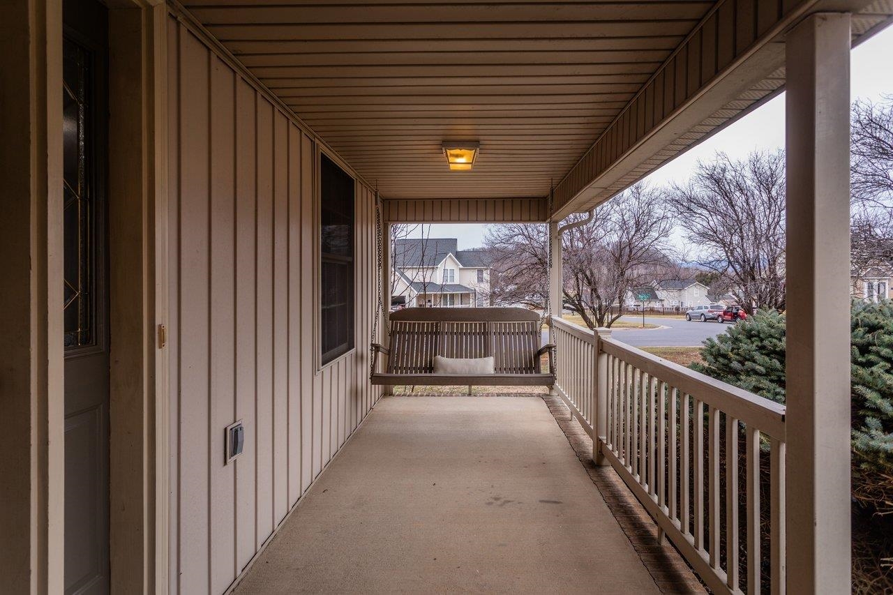 4039 CANNERY WOODS DR, BRIDGEWATER, Virginia 22812, 4 Bedrooms Bedrooms, ,3 BathroomsBathrooms,Residential,4 Bedrooms - 3.5 Baths - Finished Walkout Basement,4039 CANNERY WOODS DR,673868 MLS # 673868