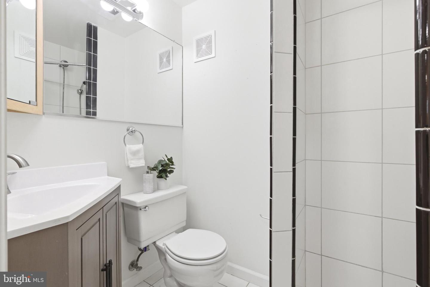 4862 28TH ST S #A1, ARLINGTON, Virginia 22206, 2 Bedrooms Bedrooms, 8 Rooms Rooms,2 BathroomsBathrooms,Residential,For sale,4862 28TH ST S #A1,VAAR2068194 MLS # VAAR2068194