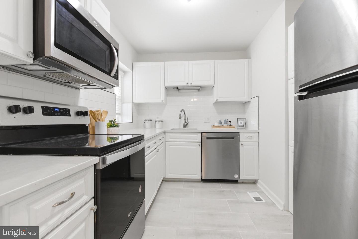 4862 28TH ST S #A1, ARLINGTON, Virginia 22206, 2 Bedrooms Bedrooms, 8 Rooms Rooms,2 BathroomsBathrooms,Residential,For sale,4862 28TH ST S #A1,VAAR2068194 MLS # VAAR2068194