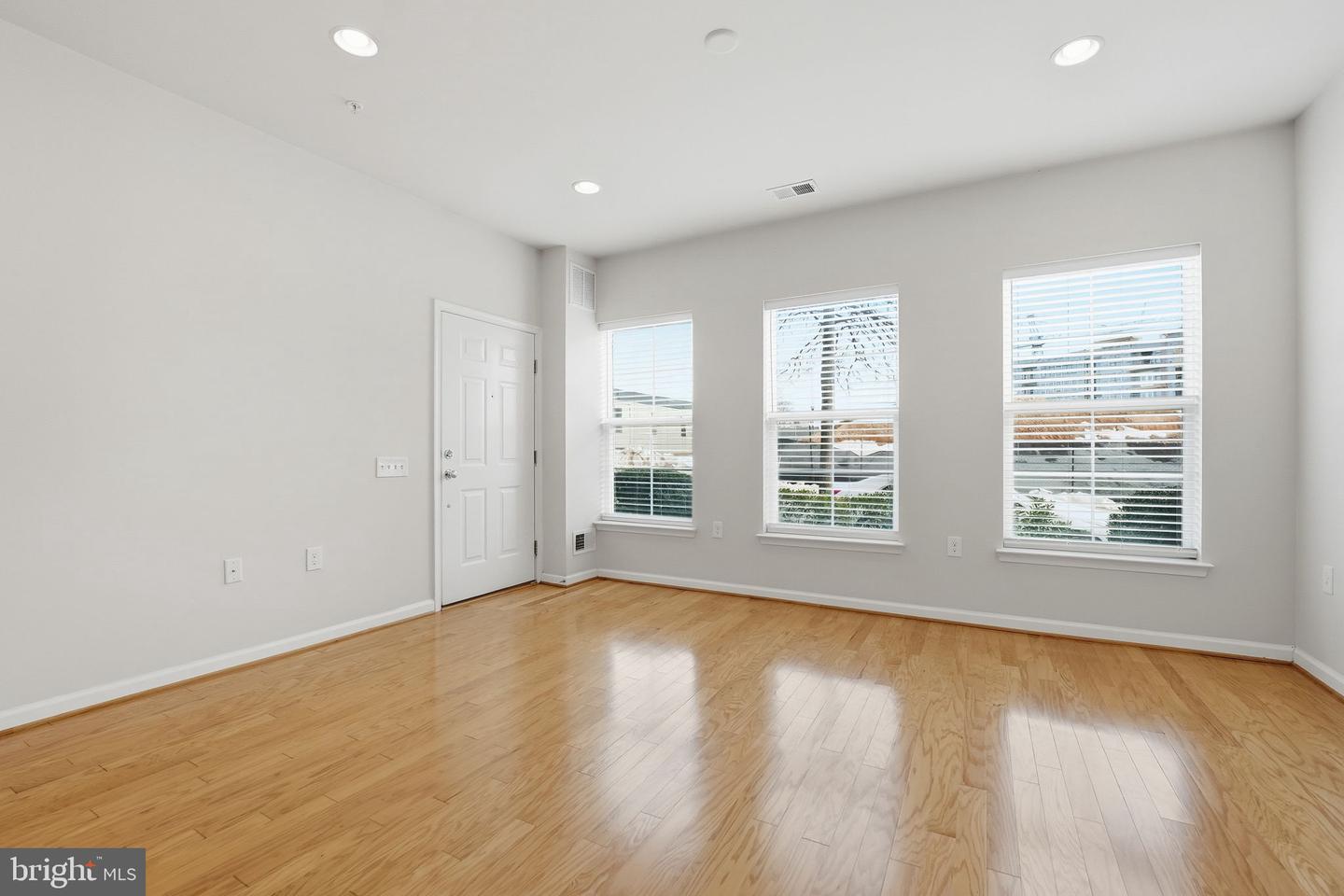 2951 FINSBURY PL #97, FAIRFAX, Virginia 22031, 2 Bedrooms Bedrooms, ,2 BathroomsBathrooms,Residential,For sale,2951 FINSBURY PL #97,VAFX2288704 MLS # VAFX2288704