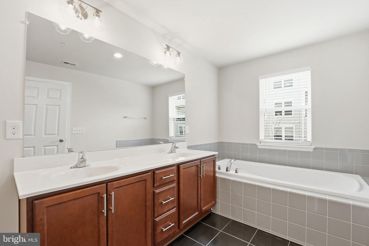 2951 FINSBURY PL #97, FAIRFAX, Virginia 22031, 2 Bedrooms Bedrooms, ,2 BathroomsBathrooms,Residential,For sale,2951 FINSBURY PL #97,VAFX2288704 MLS # VAFX2288704